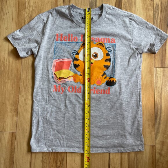 Garfield Juniors Tee with the text "Hello Lasagna My Old Friend" on it. Size Med - Picture 3 of 5